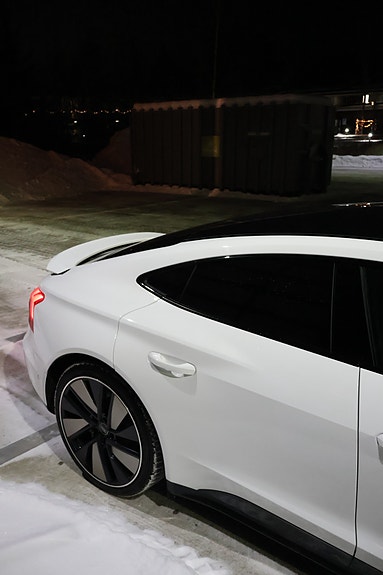 Audi e-tron GT 9 of 30