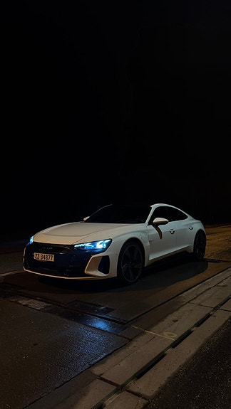Audi e-tron GT 26 of 30