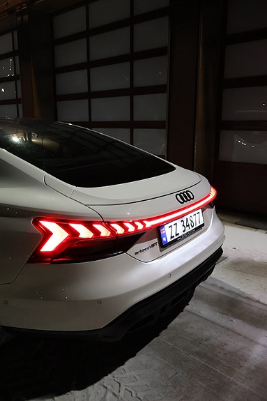 Audi e-tron GT 14 of 30