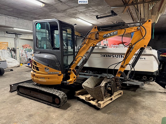 Case CX 30B S2 ZTS m/ 3 skuffer, klype og henger.