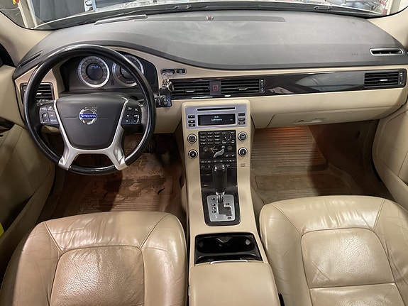 Volvo XC70 13 of 30