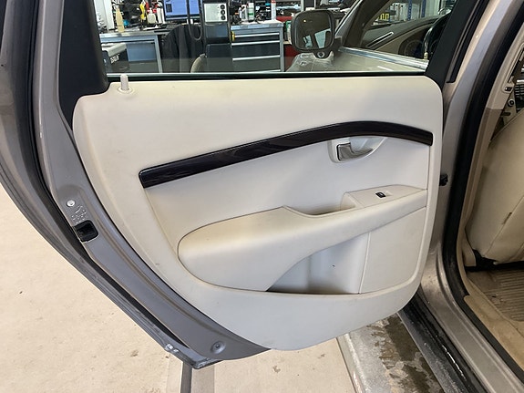 Volvo XC70 19 of 30