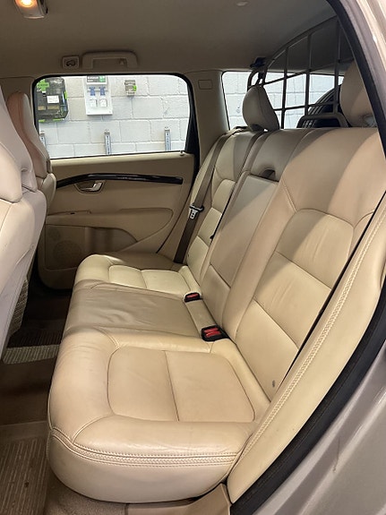 Volvo XC70 22 of 30