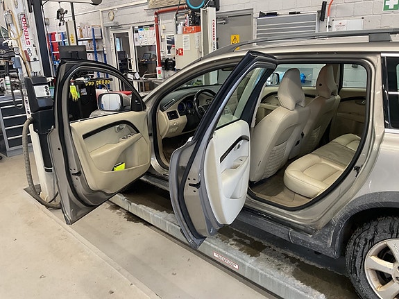 Volvo XC70 21 of 30