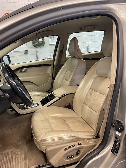 Volvo XC70 12 of 30