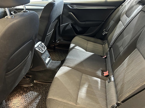 Skoda Octavia 6 of 10