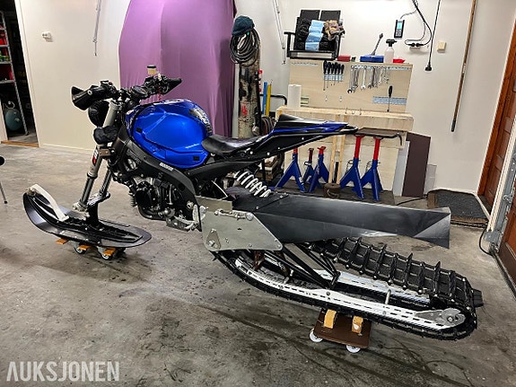 Suzuki GSXR 1000 SNOWBIKE !! 2 of 11