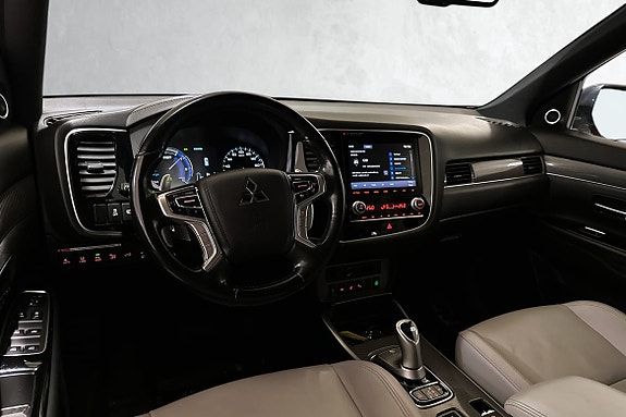 Digital instrumentklynge med tydelig oversikt og moderne teknologi.