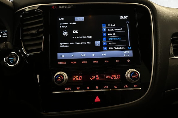 Klimakontroller og digital skjerm sikrer behagelig kjøring.