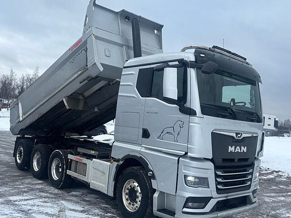 MAN TGX35.580 tridem tippbil - Euro 6 - Lav km-stand - Godt utstyrt - Eu-godkjent 11/26 - 1 eier - Leveringsklar