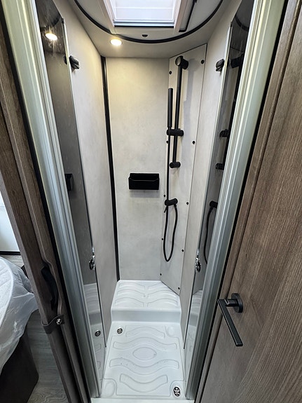 Benimar Tessoro 497 | Solcelle | Lithium | 165HK | Ad.Cruise 11 of 25