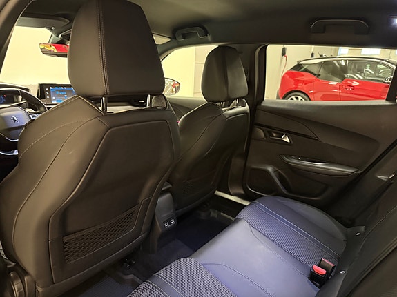 Peugeot 2008 27 of 30