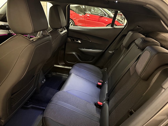 Peugeot 2008 26 of 30