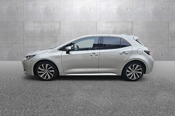 Toyota Corolla 2 of 24