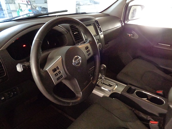 Nissan Pathfinder 10 of 18