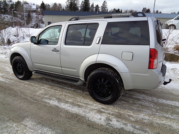 Nissan Pathfinder 2 of 18