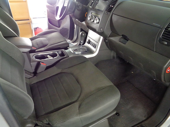 Nissan Pathfinder 14 of 18