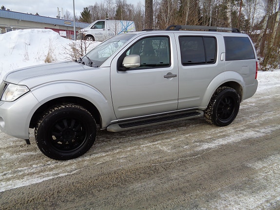Nissan Pathfinder 3 of 18