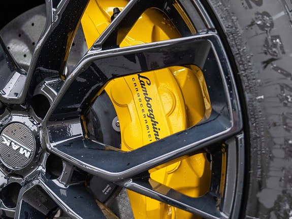 Lamborghini Urus 30 of 30