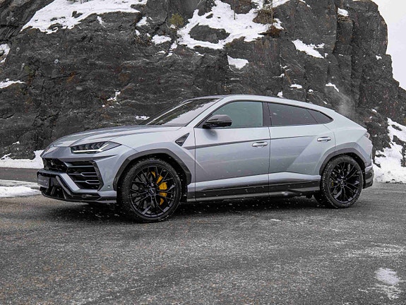 Lamborghini Urus 4 of 5