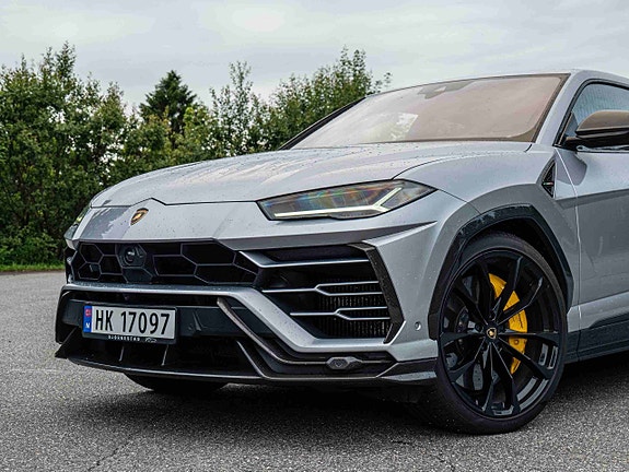 Lamborghini Urus 4 of 30