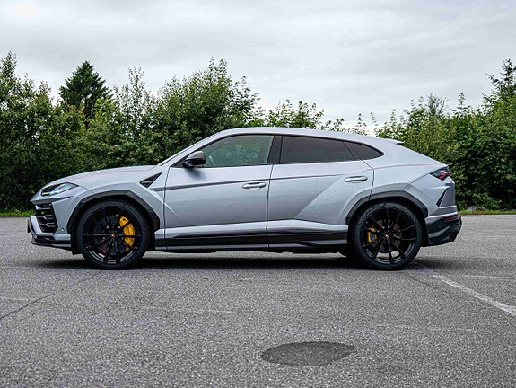 Lamborghini Urus 13 of 30