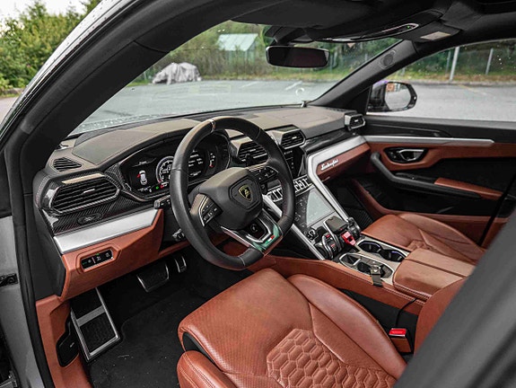 Lamborghini Urus 29 of 30