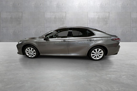 Toyota Camry 2 of 5
