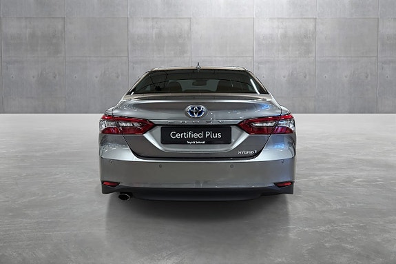 Toyota Camry 4 of 5