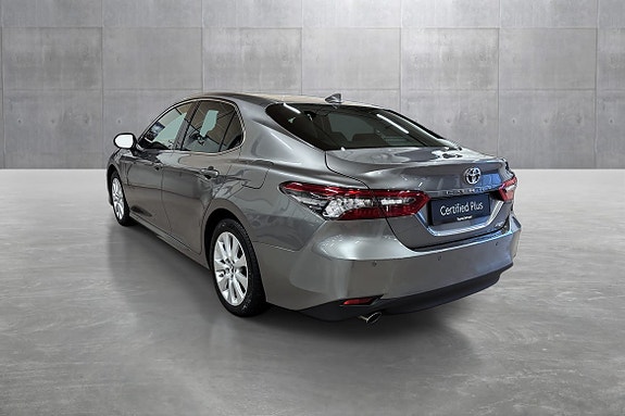 Toyota Camry 3 of 5