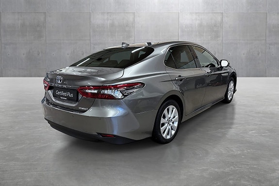 Toyota Camry 5 of 5