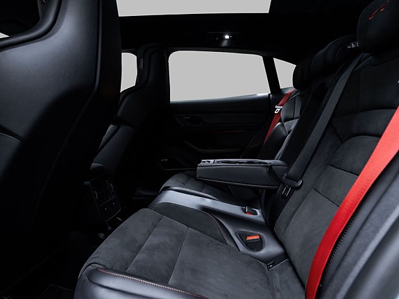 Porsche Taycan GTS 13 of 30