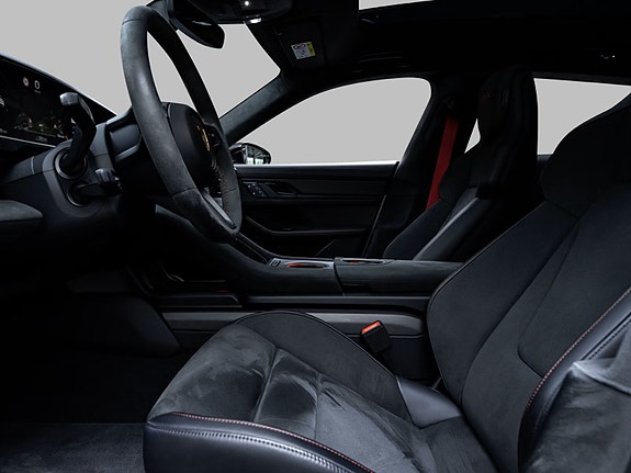 Porsche Taycan GTS 11 of 30