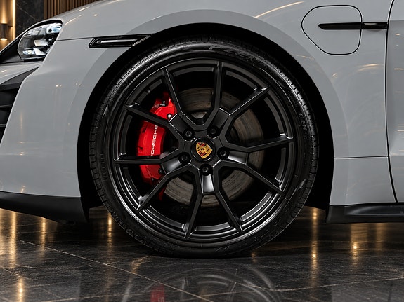 Porsche Taycan GTS 10 of 30