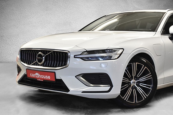 Volvo V60 2 of 5