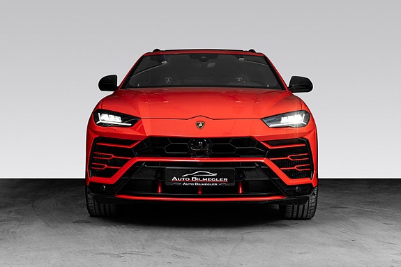 Lamborghini Urus 5 of 5