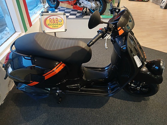 Vespa GTV 2 of 4