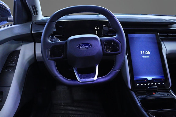 Ford Explorer 12 of 30