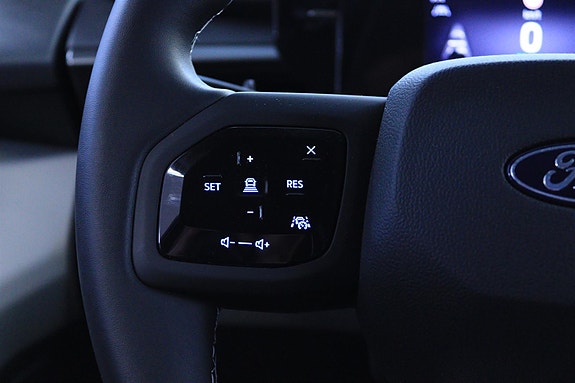 Ford Explorer 15 of 30