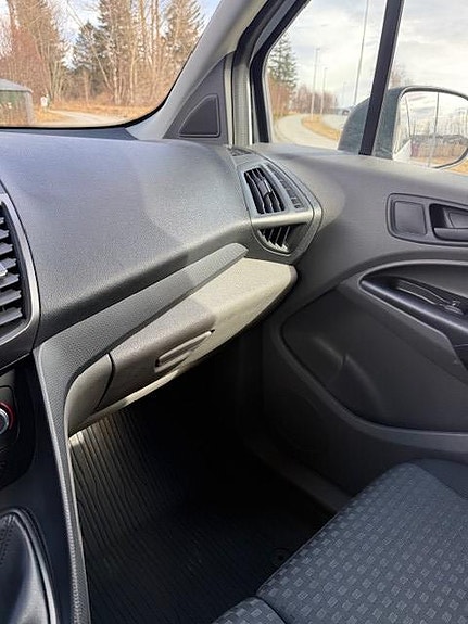 Ford Transit Connect 10 of 15