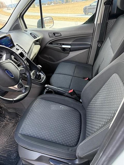 Ford Transit Connect 9 of 15