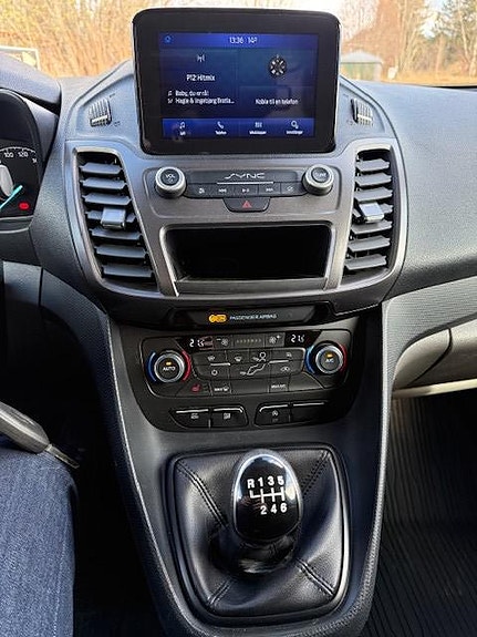 Ford Transit Connect 11 of 15