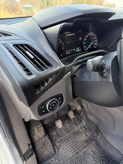 Ford Transit Connect 8 of 15