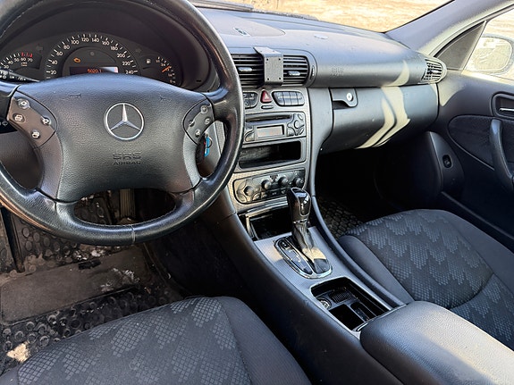 Mercedes-Benz C180 8 of 14