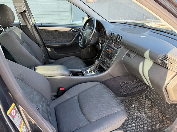 Mercedes-Benz C180 12 of 14