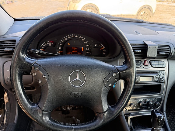 Mercedes-Benz C180 11 of 14