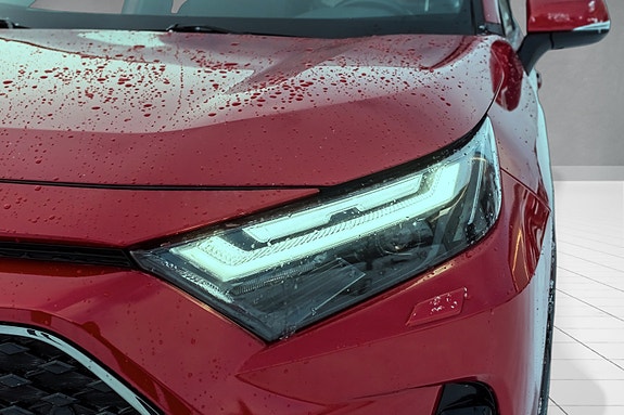 Toyota RAV4 8 of 21