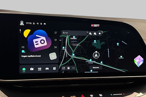 Enkel tilgang til navigasjon og apper med stor touchscreen.
