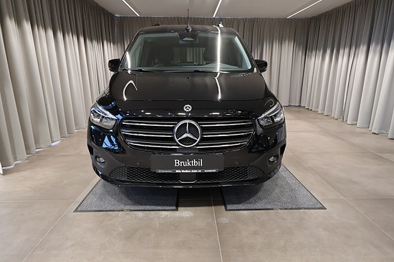 Mercedes-Benz T180 d 2 of 5