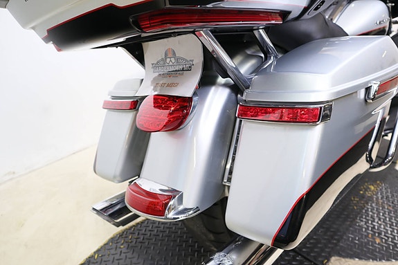 Harley-Davidson Electra Glide Ultra Limited 7 of 19